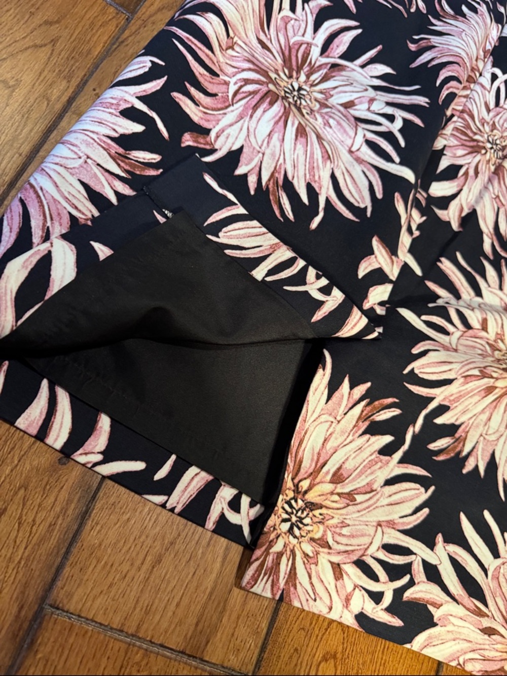 Ann Taylor Black Pencil Skirt with Blush Floral Print - Picture 5 of 5